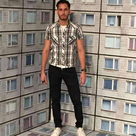 Meet your Posher, Edwin - Picture 2 of 2